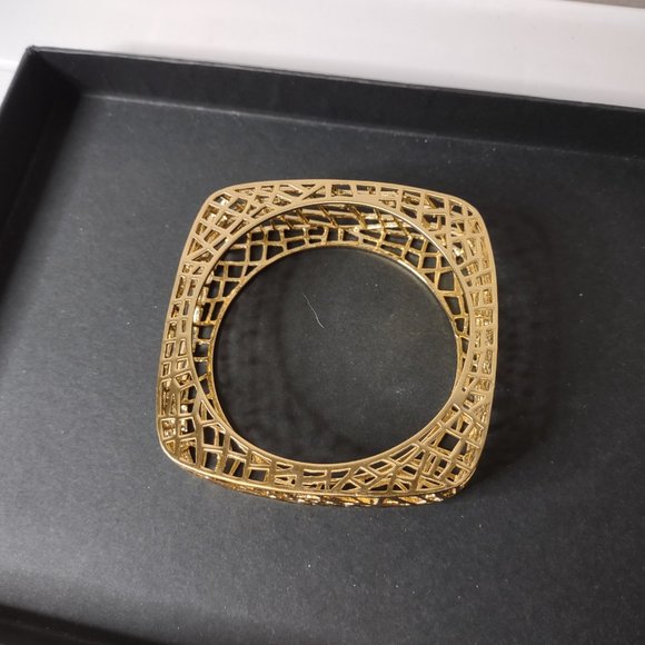 7.5 Inch Gold Tone Bird Cage Bangle - Picture 5 of 10
